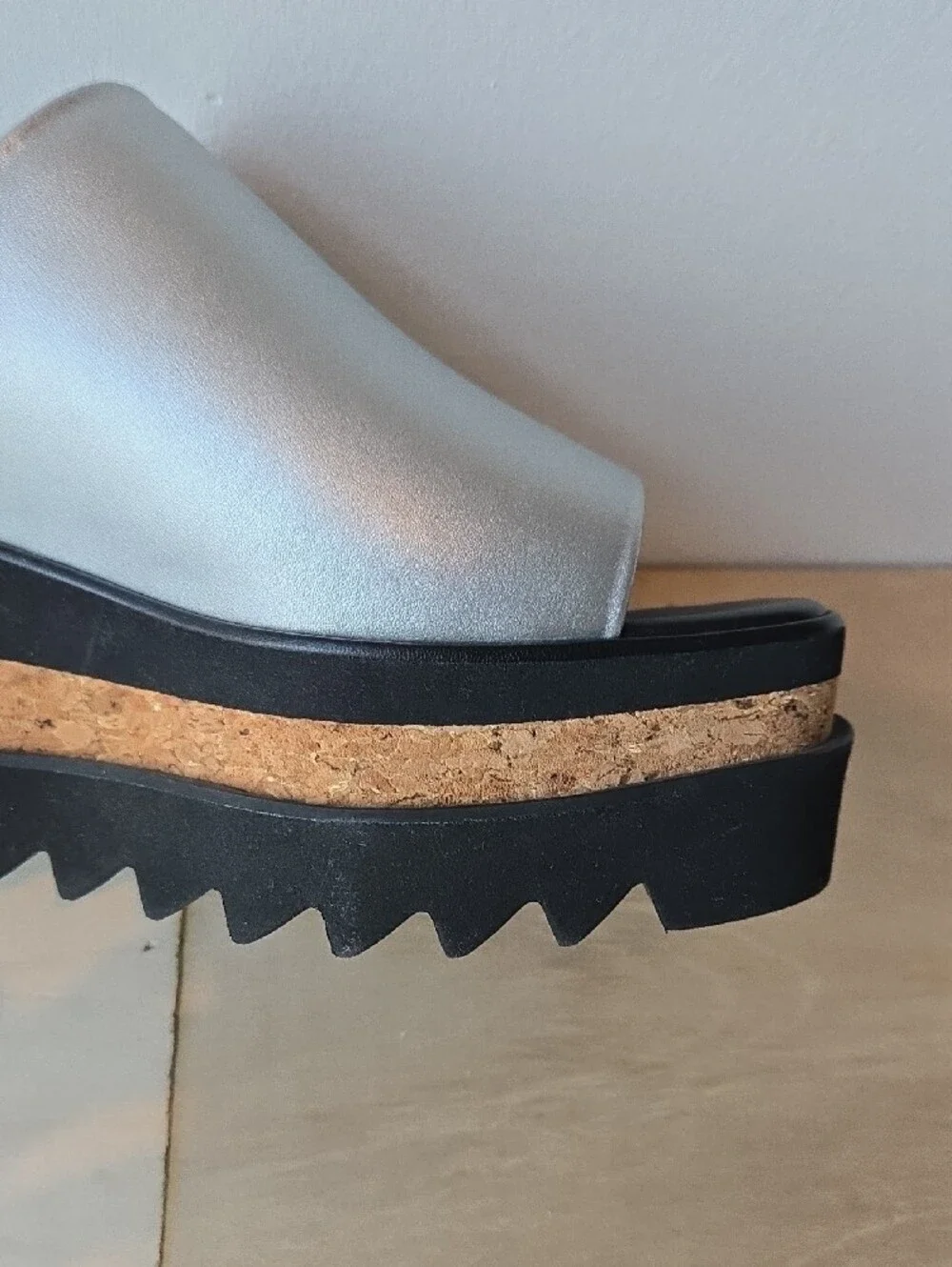Stella McCartney Sneak-Elyse Sz 39 Metallic Silver Cork-Trim Platform Slide